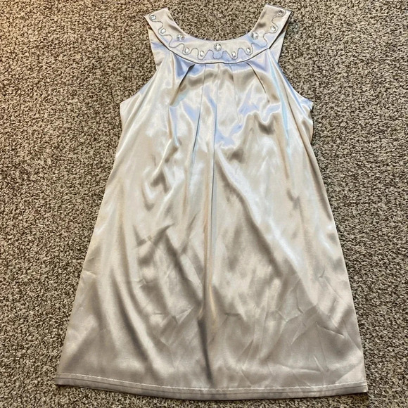 Alexia Admor Sliver Backless Dress with Beaded Neckline - Picture 7 of 9